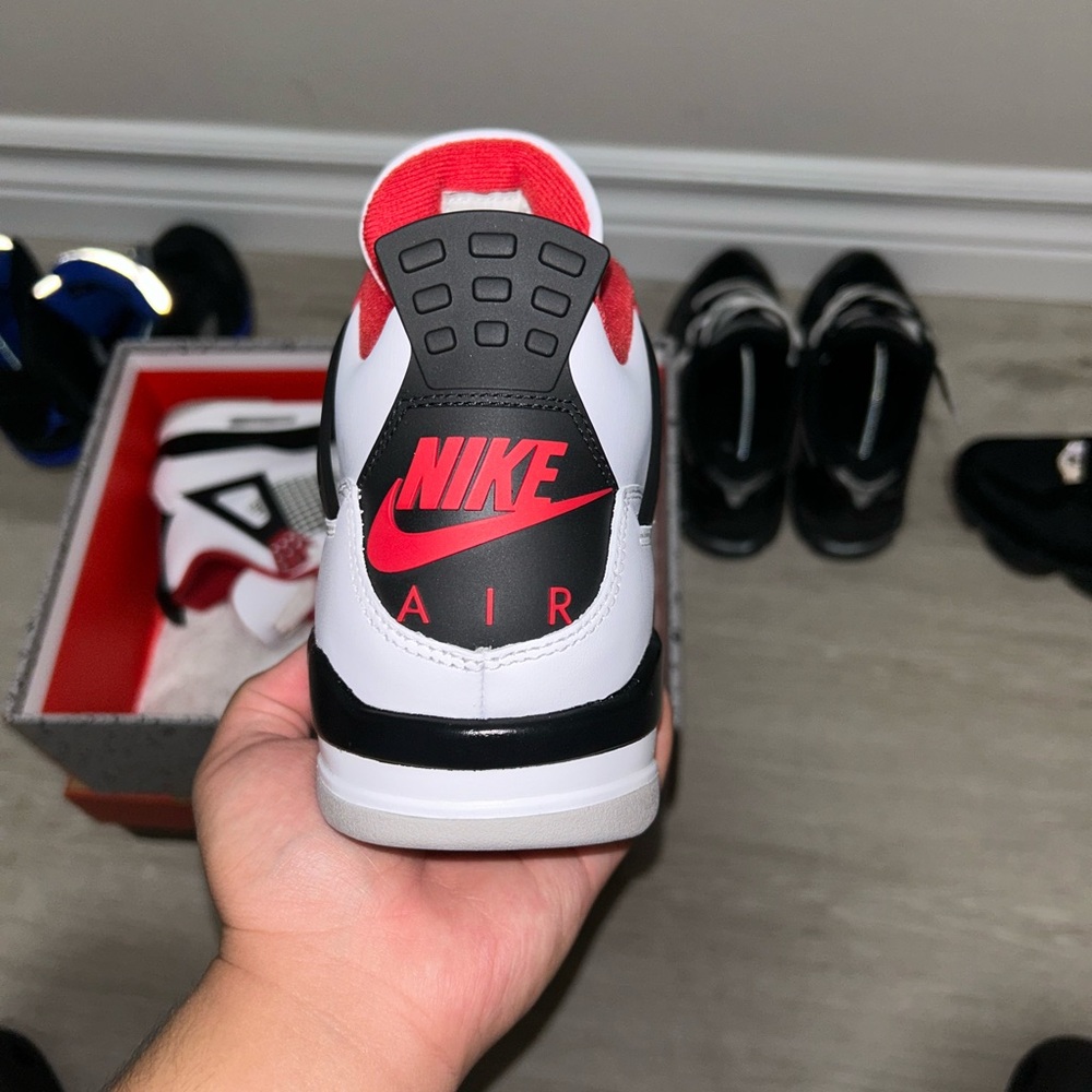 Jordan 4 Fire Red - Picture 4 of 13